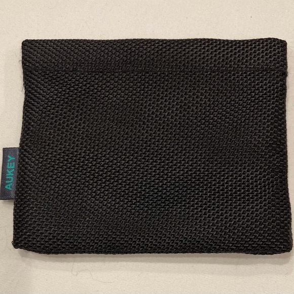 Aukey Earphones Storage Carry Case - Picture 2 of 5